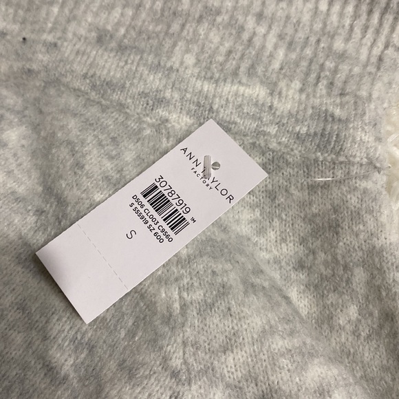 Ann Taylor Sweater - Picture 4 of 5